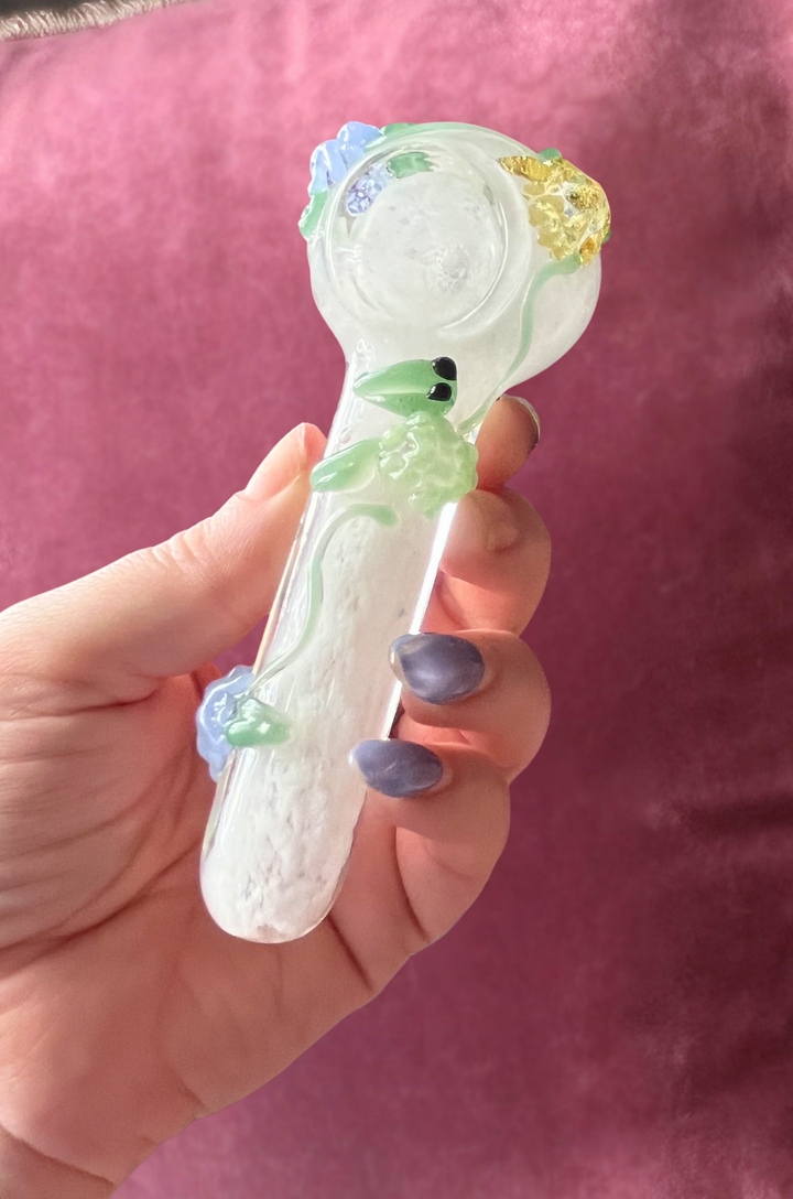 Flower Crest Pipe