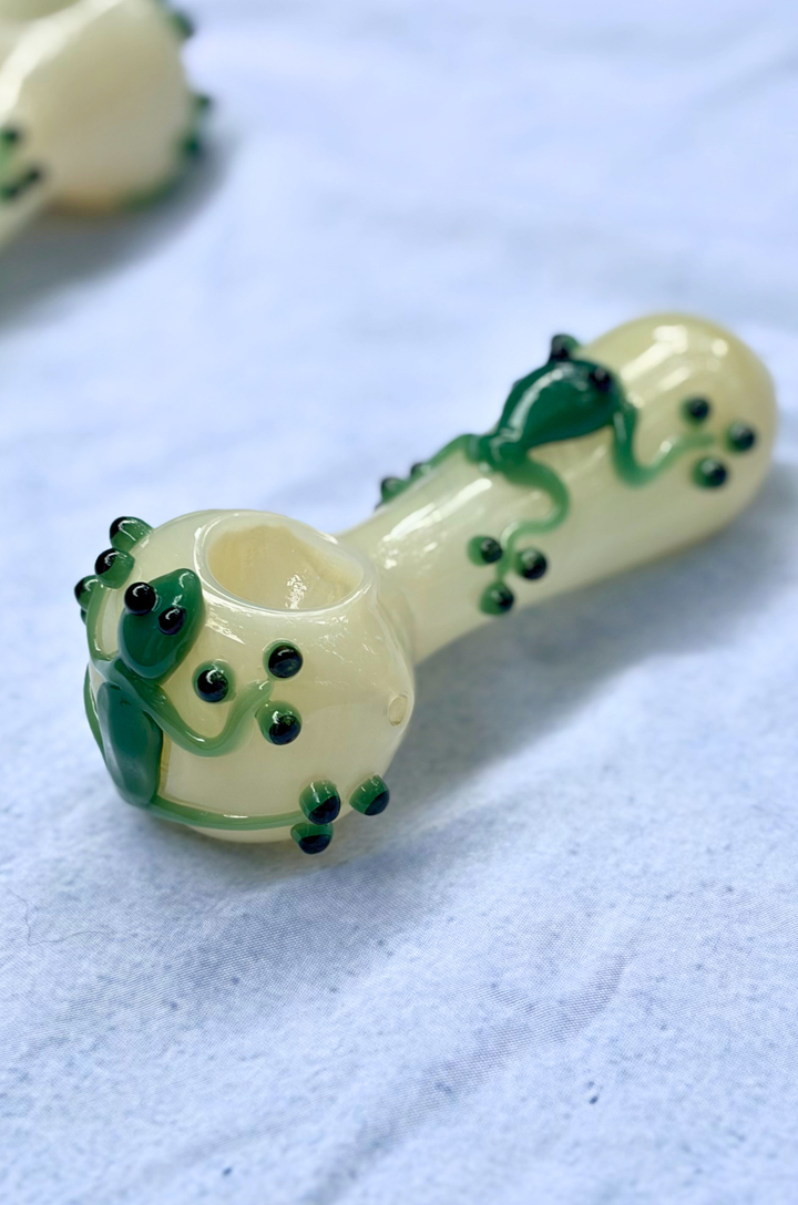 Frogger Rippit Glass pipe