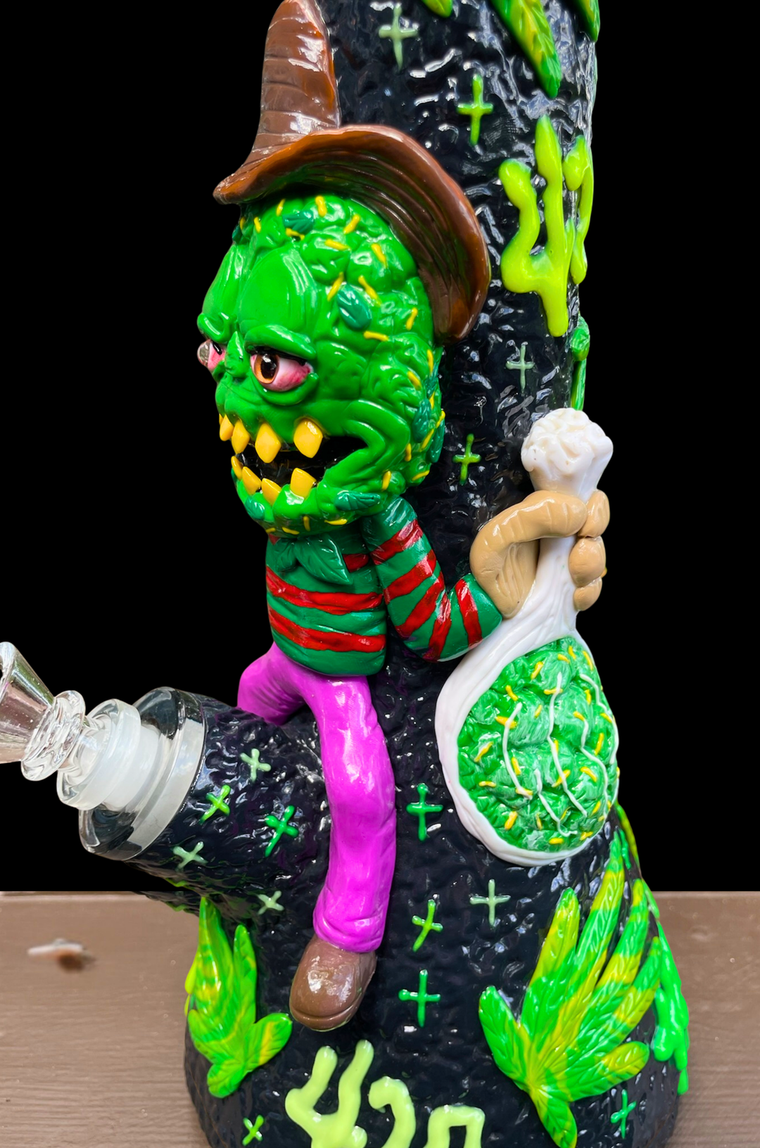 Freddy Kushger Bong GLOW