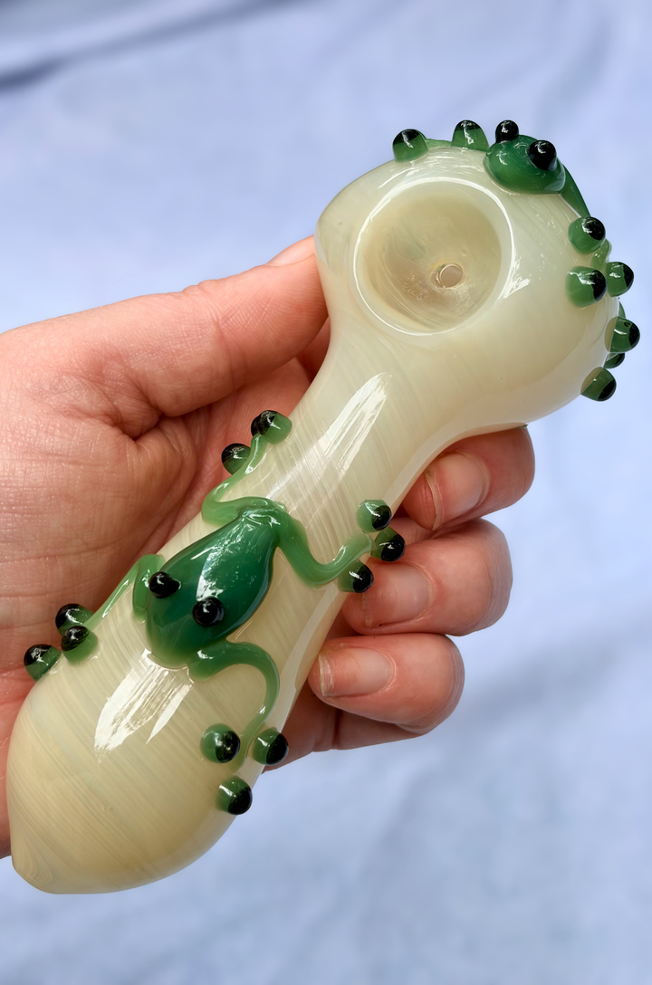 Frogger Rippit Glass pipe