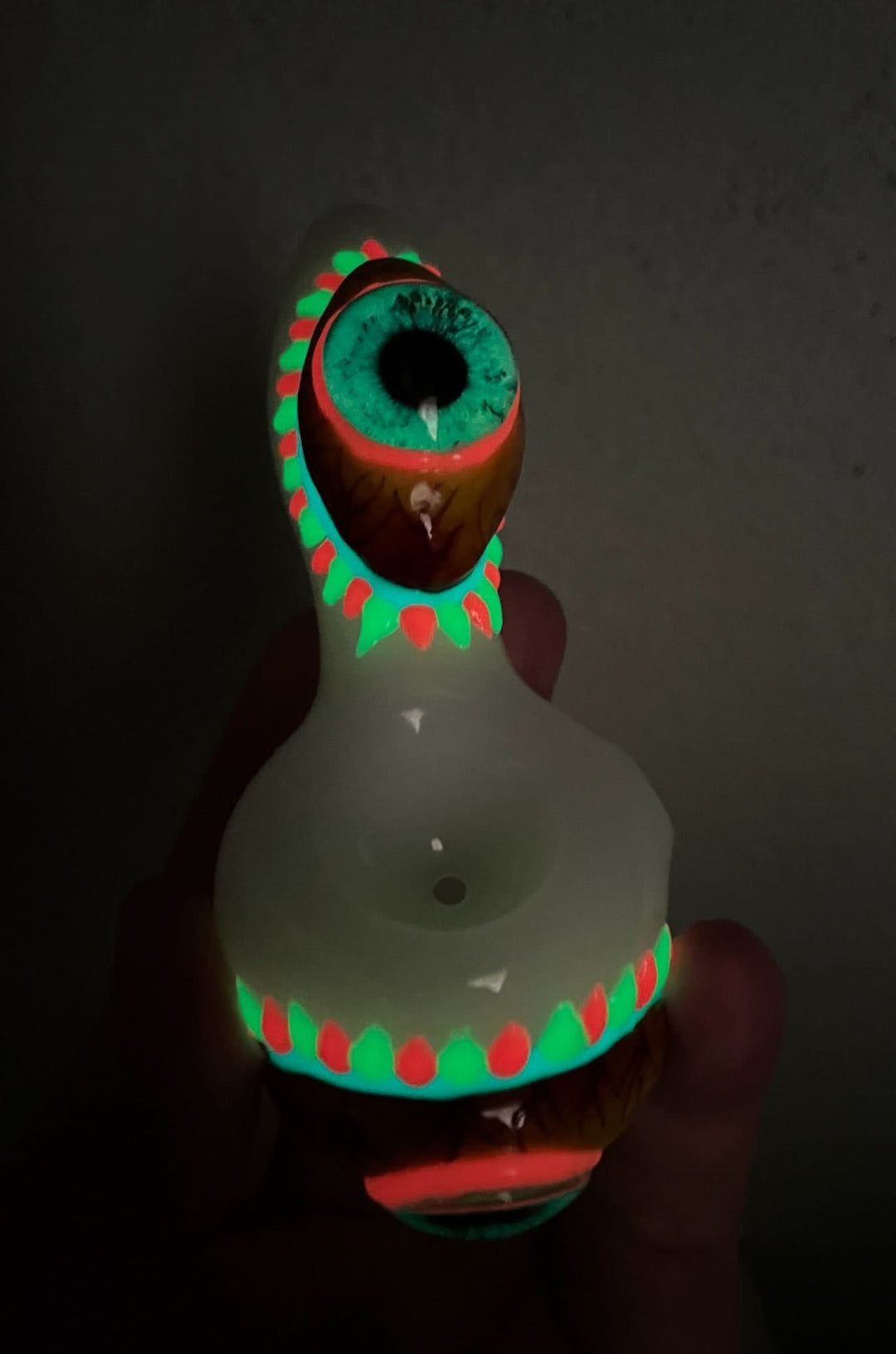 Eye of the Beholder GLOW Pipe