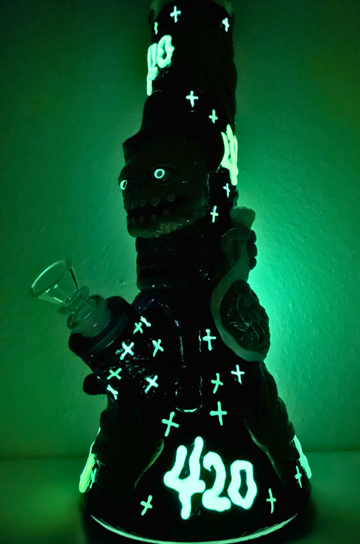 Freddy Kushger Bong GLOW