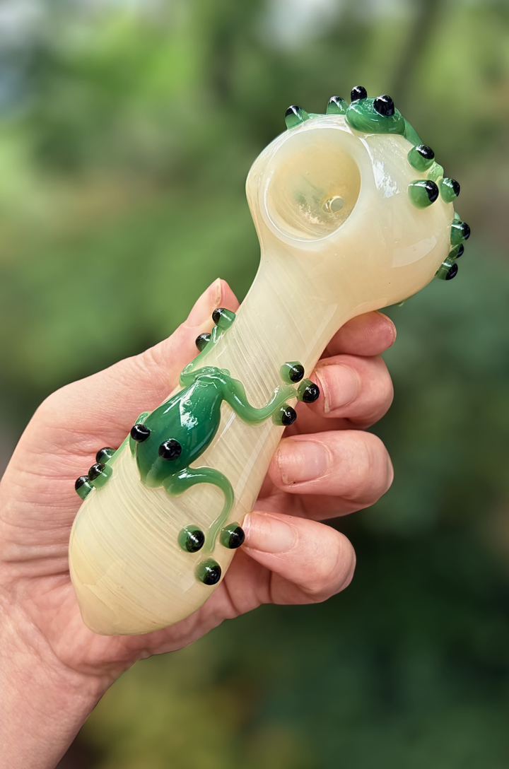 Frogger Rippit Glass pipe