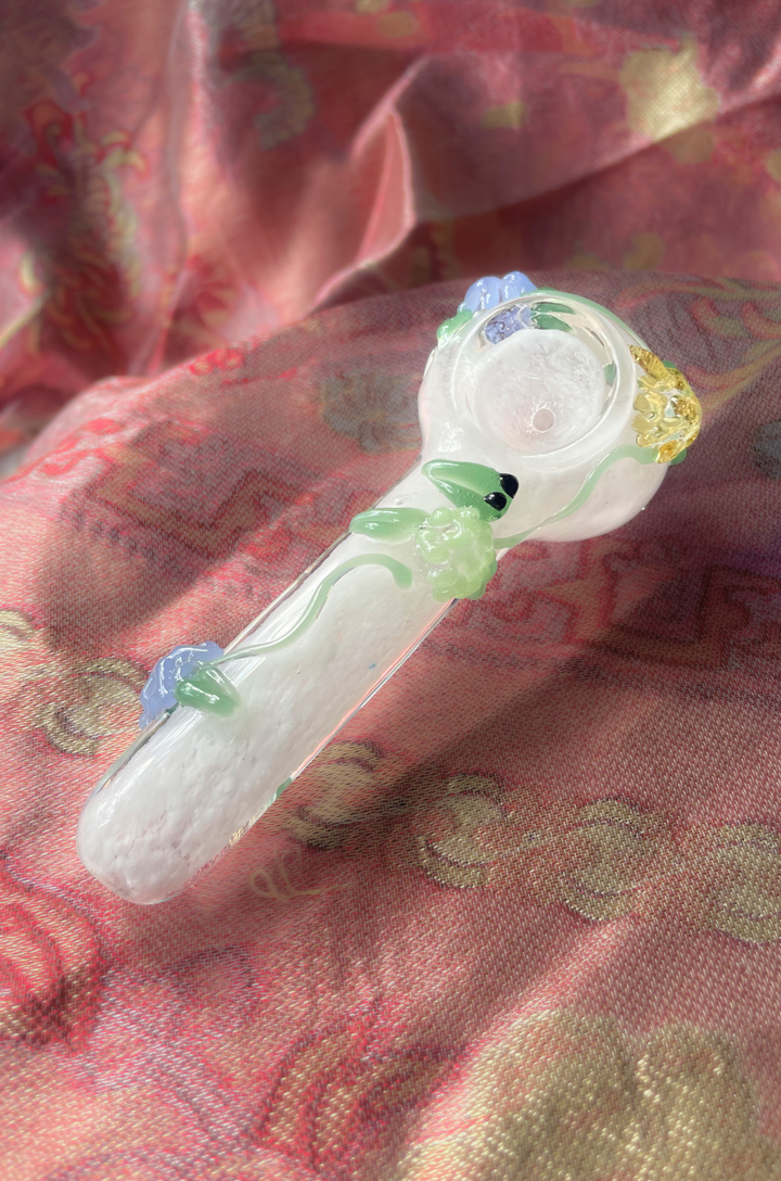 Flower Crest Pipe