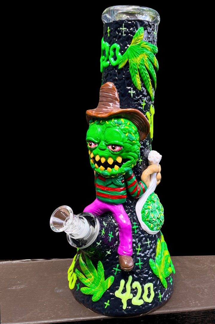 Freddy Kushger Bong GLOW