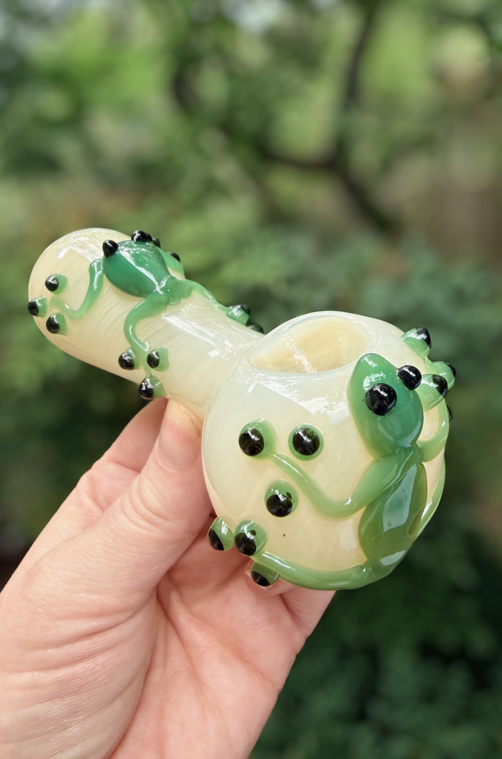 Frogger Rippit Glass pipe